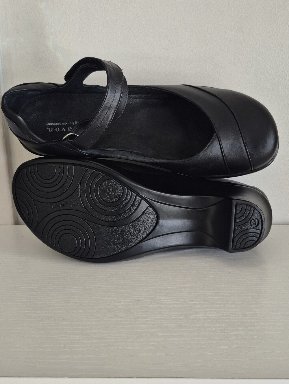 Aravon "Maya" Black Leather Mary Jane Heels – Size 9W